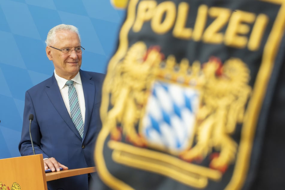 Joachim Herrmann (69, CSU), Bayerischer Staatsminister des Innern, für Sport und Integration.