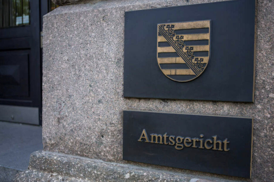 Connewitz-Krawalle: Prozess mit JVA-Beamten wegen Corona auf Eis
