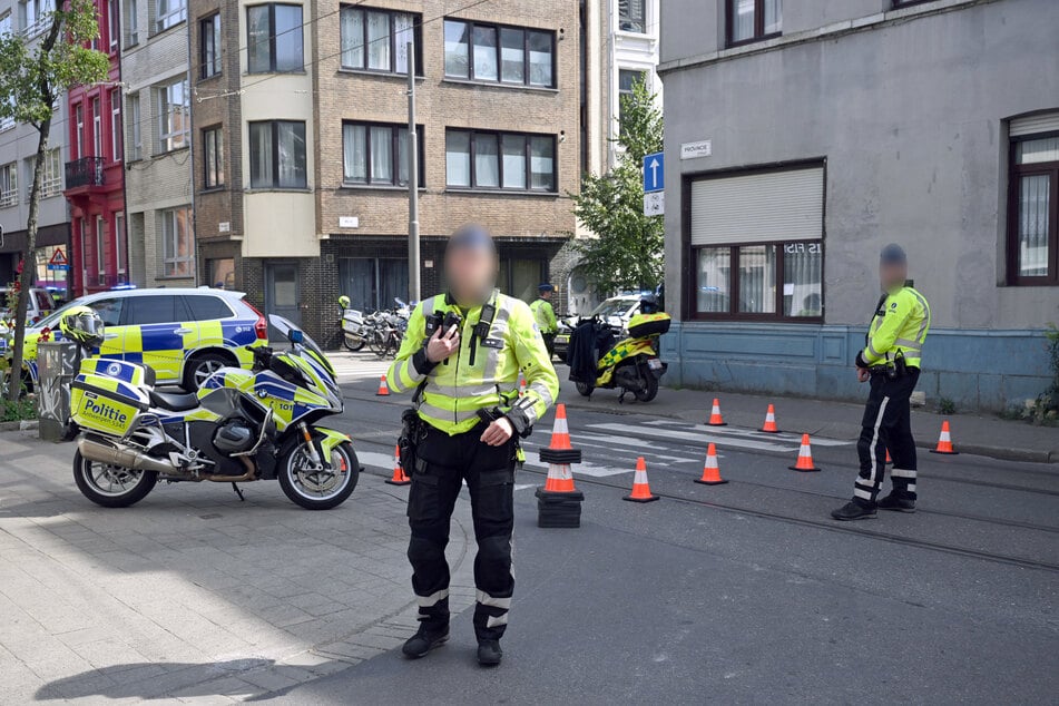 Der 9-Jährige war gerade dabei, die Straße an einem Fußgängerüberweg zu überqueren, als ihn das Auto erfasste.