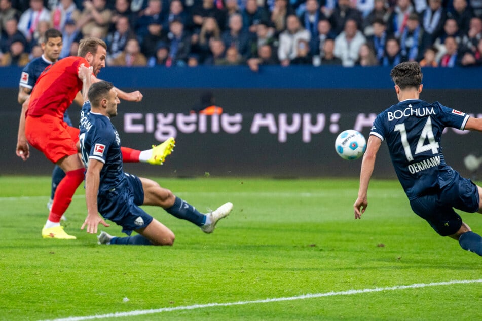 Harry Kane (l.) konnte sich in dieser Szene gegen überforderte Bochumer ebenfalls in die Torschützenliste des FC Bayern eintragen.