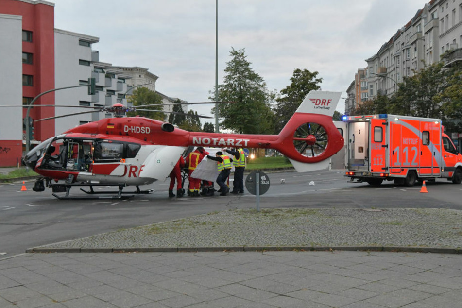 Ein siebenjähriger Junge konnte von den Feuerwehrleuten zunächst wiederbelebt werden und wurde mit einem Rettungshubschrauber in ein Krankenhaus geflogen.