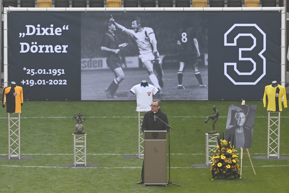 Ralf Minge (61) kamen bei seiner Trauerrede für seinen ehemaligen Mitspieler die Tränen.