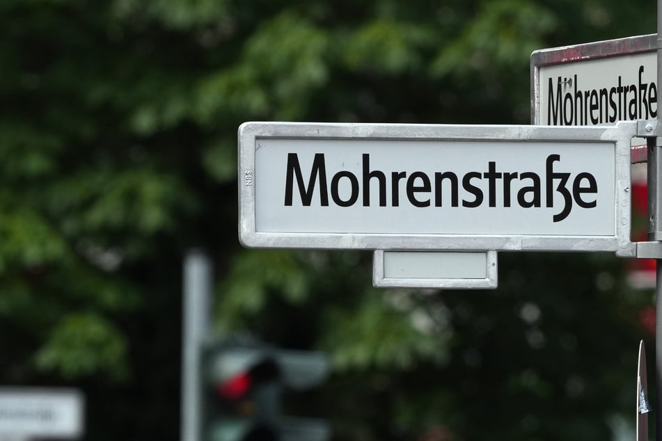 Berlin: Bezirksamt macht deutlich: Mohrenstraße verschwindet - Berlin feiert Umbenennung!