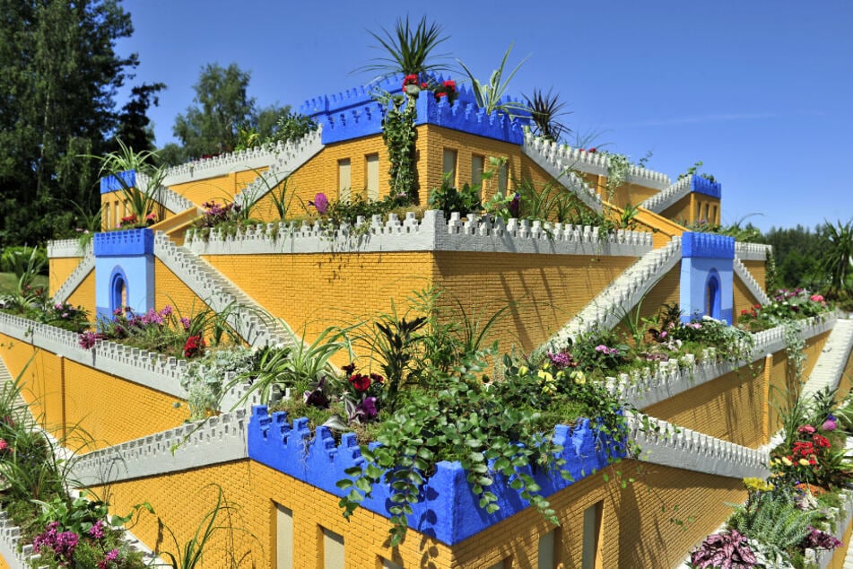 Einmal zu den "ängenden Gärten des Semiramis" und zurück in der Miniwelt Lichtenstein.