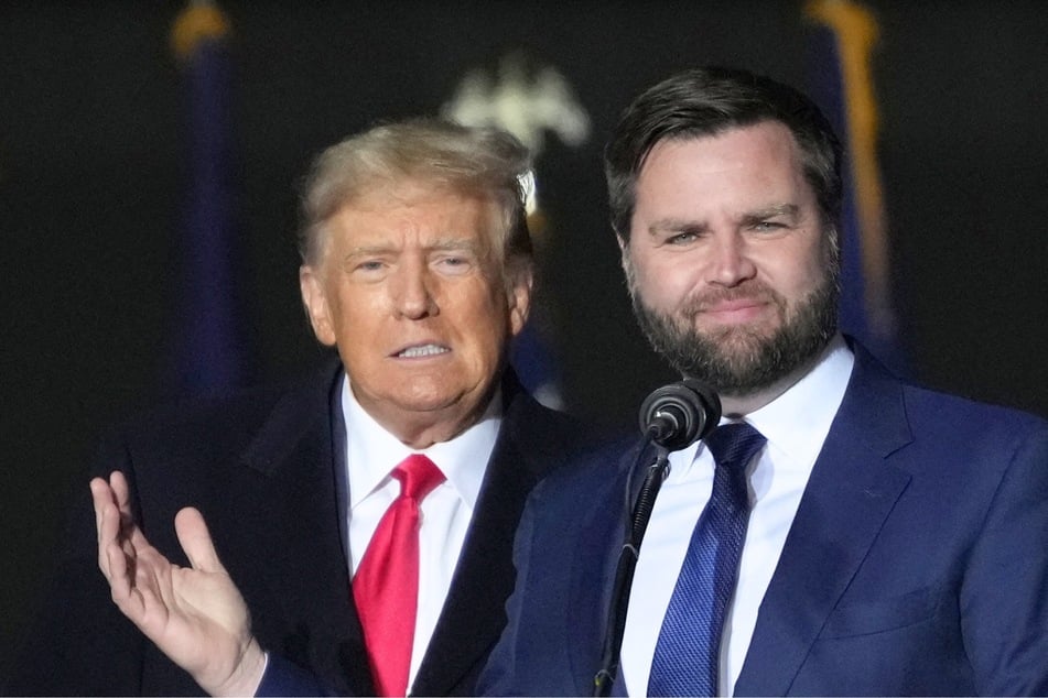 Donald Trump (l.) and JD Vance (r.) greeting supporters during a rally at Dayton International Airport in Vandalia, Ohio on November 7, 2022.