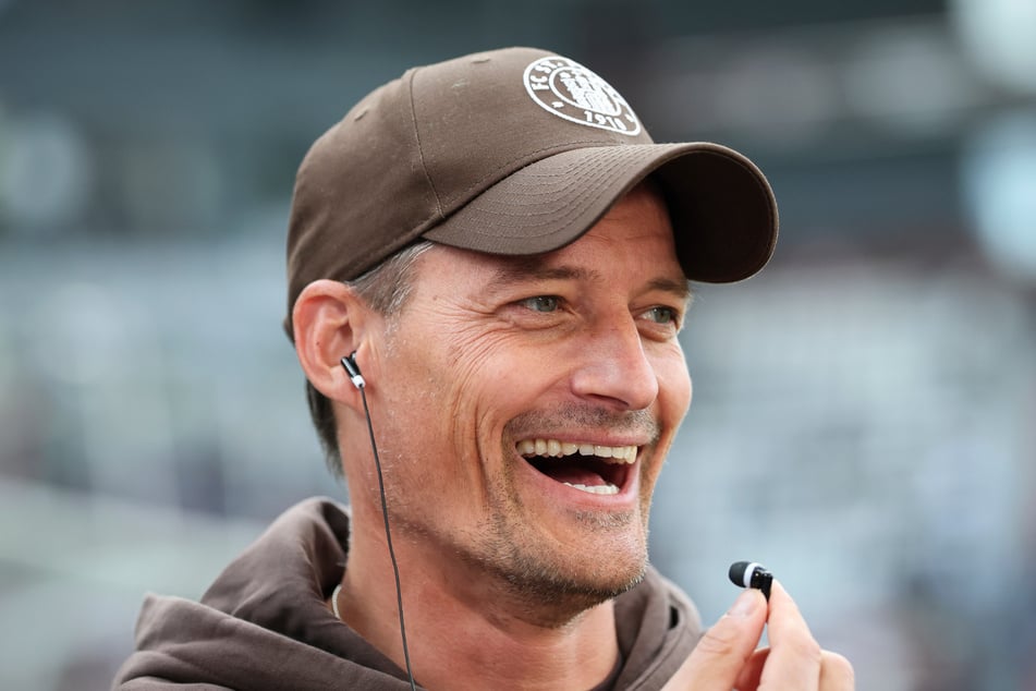 St. Paulis Trainer Alexander Blessin (52) sorgte mit seiner Nebelhorn-Aussage auf der Pressekonferenz für Lacher.
