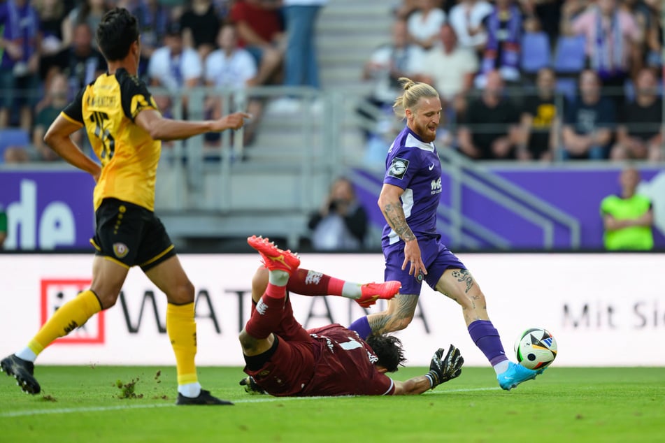 Co-Kapitän Marvin Stefaniak (29, r.) trug zur frühen 2:0-Führung der Veilchen bei.