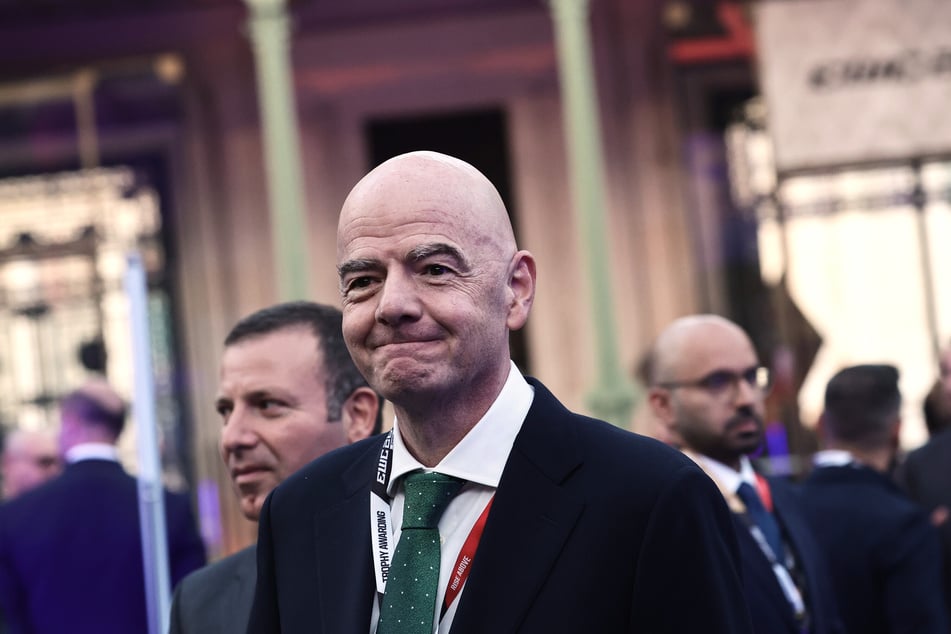 FIFA-Präsident Gianni Infantino (56) hat mit seinem Investorenplan für großen Wirbel gesorgt. Jetzt droht ihm sogar eine Strafanzeige.