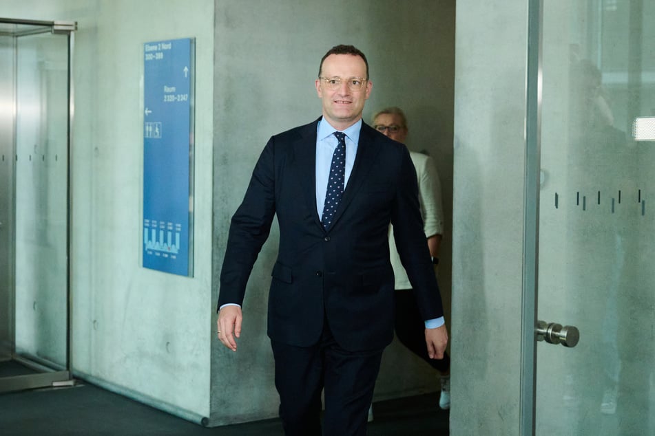 In einem Schreiben hat sich Jens Spahn (45, CDU) zu Fehlern im Umgang mit der geplatzten Richter-Wahl bekannt.