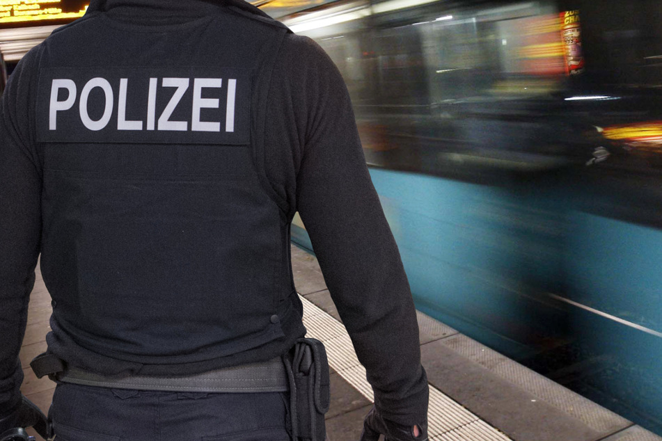 Die Polizei ermittelt wegen einer sexuellen Belästigung in einer U-Bahn der Linie U4 in Frankfurt am Main (Symbolbild).