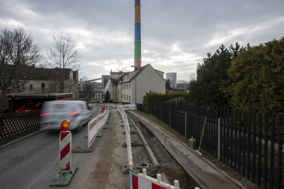Wegen einer Baustelle rollt der Verkehr in der Glösaer Straße aktuell nur in Richtung Frankenberger Straße.