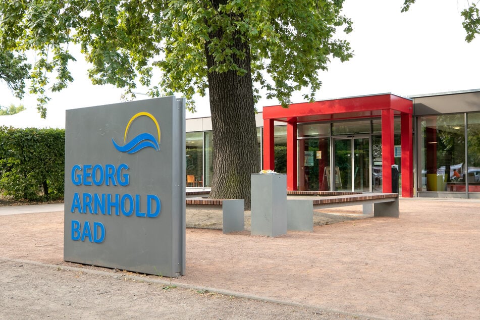 Das Georg-Arnhold-Bad feiert seinen 100. Geburtstag und lädt passend dazu zum großen Familienfest ein!