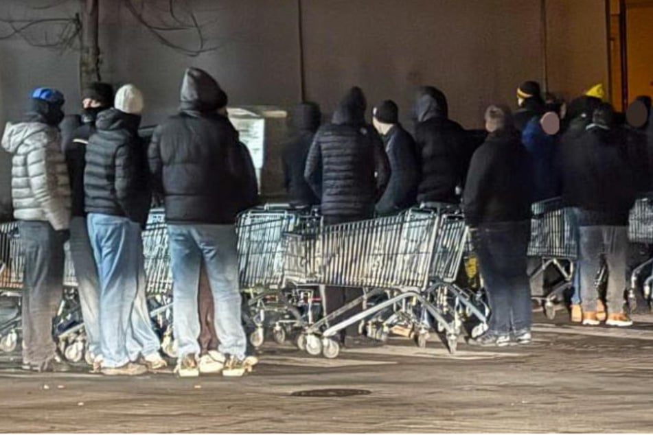 Ansturm auf Discounter in Bautzen: Deshalb stehen so viele extrem früh an