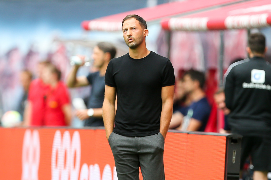 Trotz des Gewinns des DFB-Pokals vor ein paar Monaten wackelt RB Leipzigs Trainerstuhl, mit Domenico Tedesco (36) darauf, extrem.