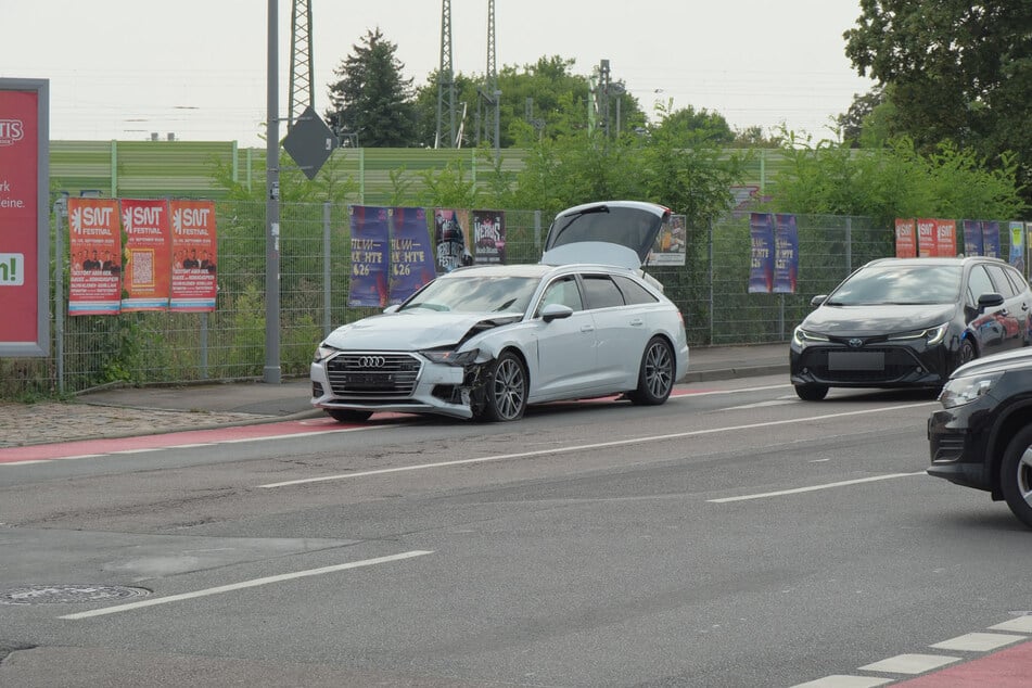 Auf der Essener Straße ist es am Freitag zu einem Unfall zwischen zwei Audis gekommen.