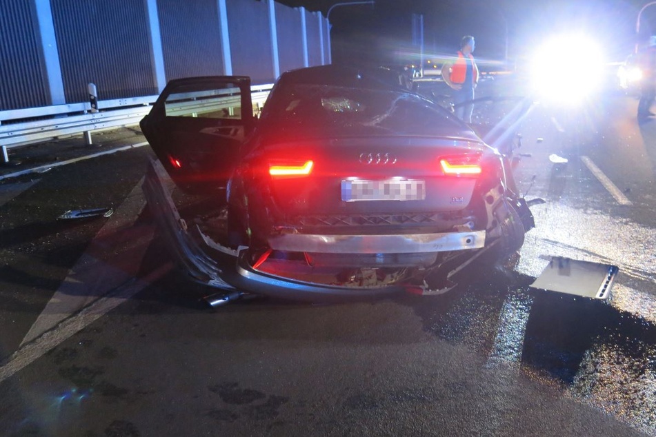 Der Audi der 18-Jährigen wurde bei dem Unfall stark beschädigt.