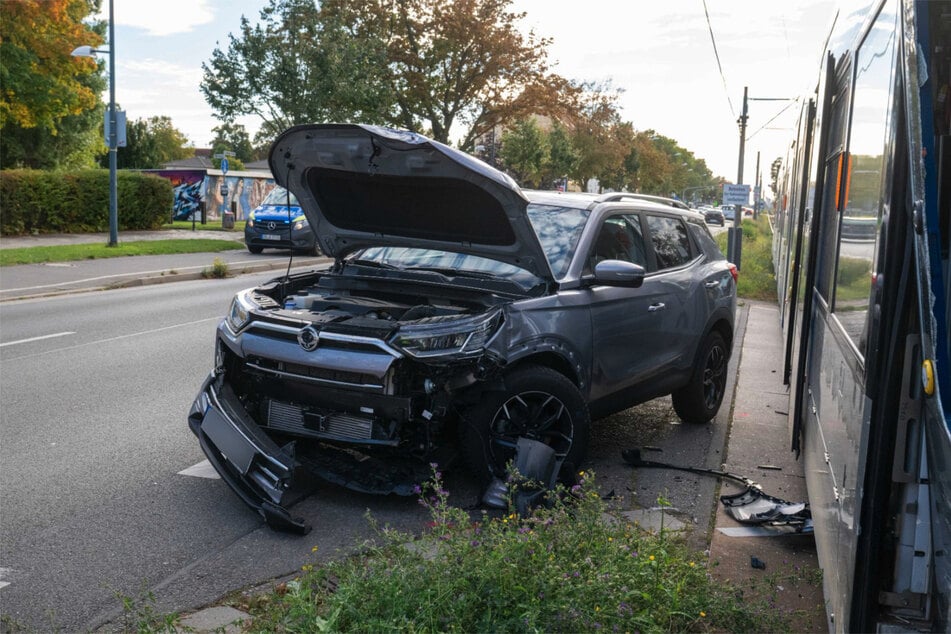Am Freitag kollidierte ein Auto in Taucha mit einer Straßenbahn.