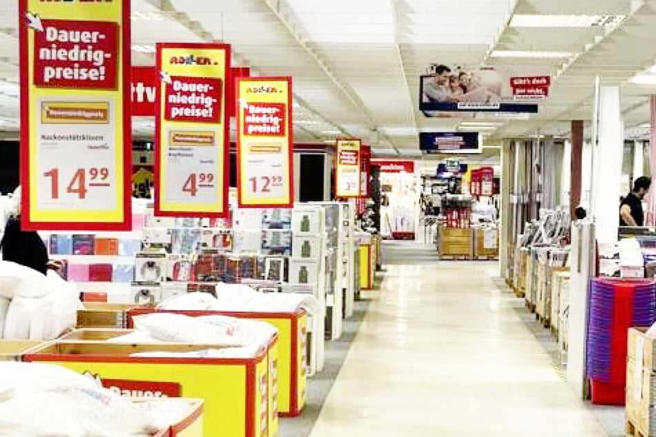 Zum verkaufsoffenen Sonntag (4.10.) schenkt ROLLER in Waghäusel Kunden 20 Prozent Rabatt beim Möbelkauf².