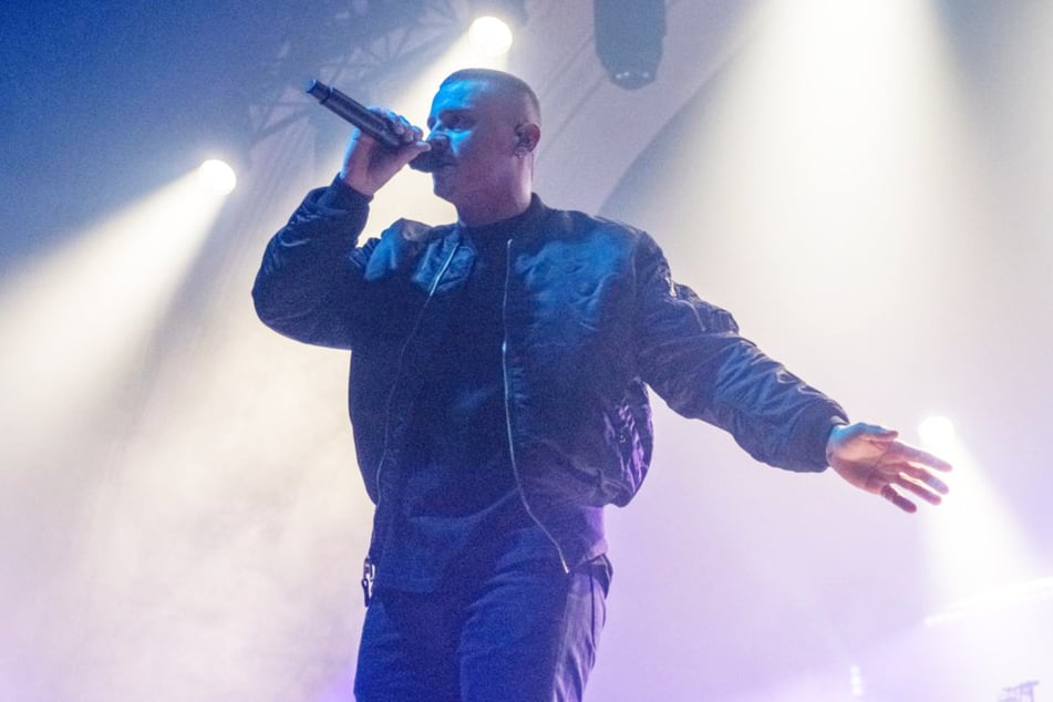 Disarstar trat am Sonntag im ausverkauften Haus Auensee auf.