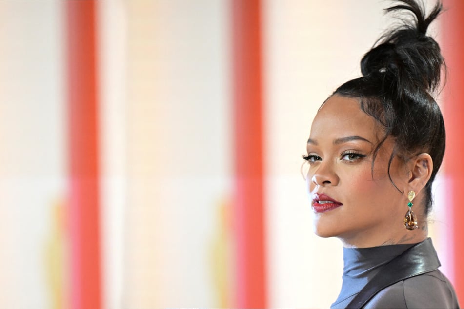 Rihanna gets unexpected trouble from crazed fan