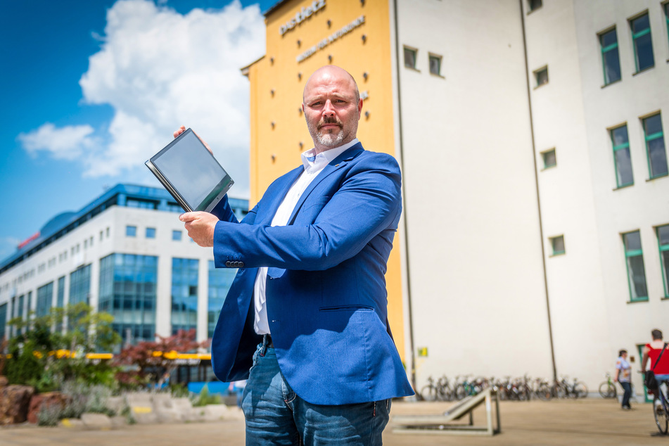 Nico Köhler (43, AfD) will Jugendliche vor Sex- und Gewaltseiten im Internet schützen.