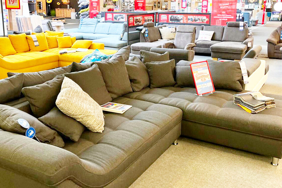 Bei ROLLER in Halstenbek könnt Ihr am Sonntag (3.3.) massiv sparen.