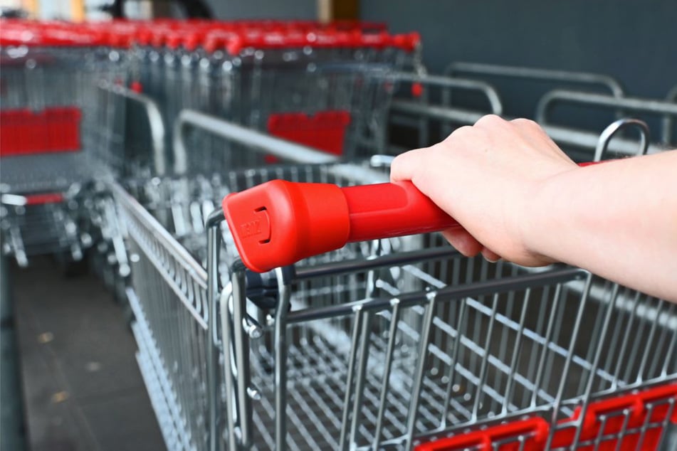 Hunderte Einkaufswagen als Beute: Polizei stoppt Dieb in flagranti