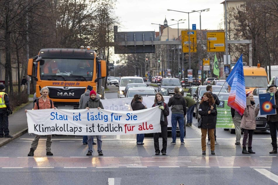 Am Donnerstagmorgen protestierten die Klima-Aktivisten am Fritz-Foerster-Platz.