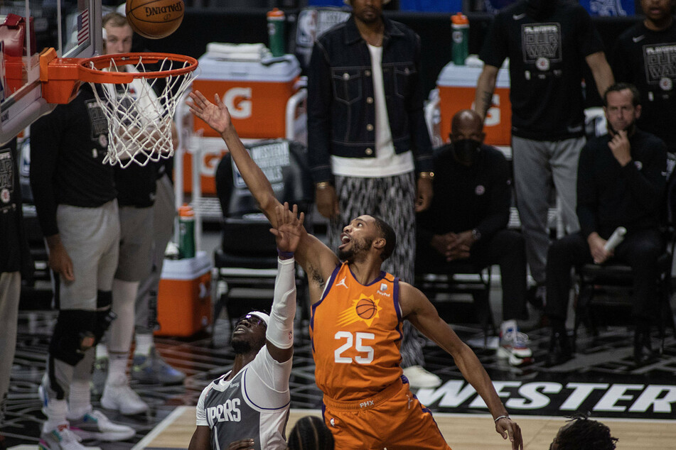 Mikal Bridges scoring for the Suns in their Game 4 win over the Clippers.
