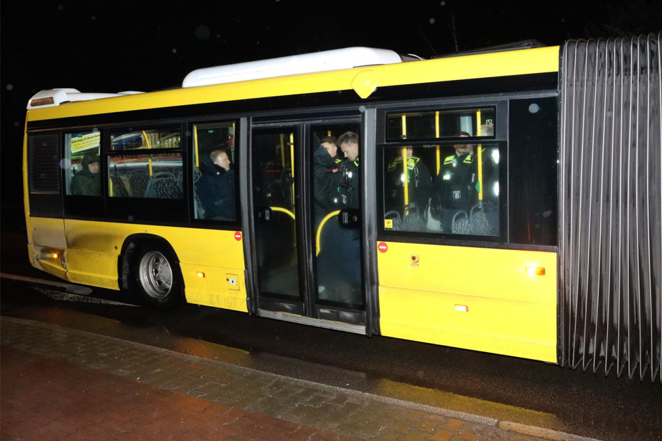 In diesem BVG-Bus klickten die Handschellen