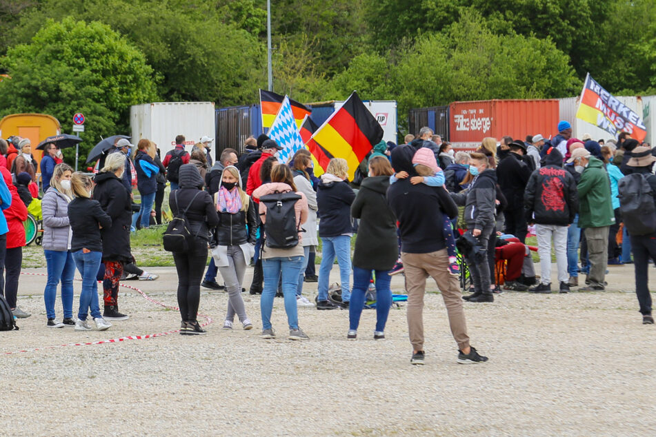 Zu einer "Querdenken"-Demonstration in Nürnberg sind am Samstag weniger Teilnehmer gekommen als angekündigt.