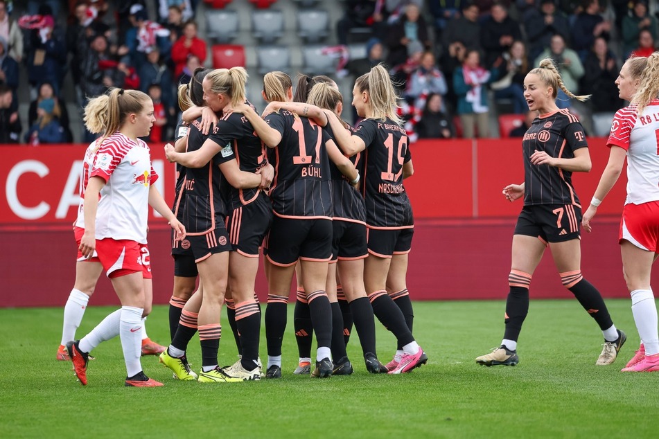 Bereits nach 19 Minuten stand es 3:0 für die Frauen des FC Bayern München. Keine Chance mehr für RB Leipzig.
