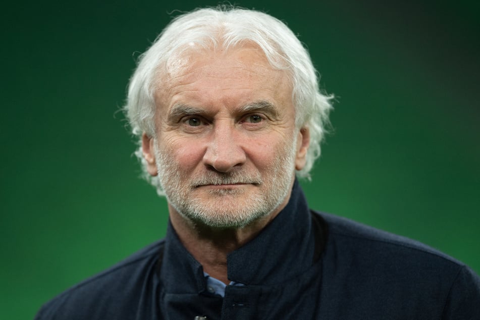 Angesichts der geltenden Regeln skeptisch: Rudi Völler (60), Geschäftsführer Sport von Bayer 04 Leverkusen.