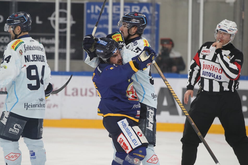 Beim Sachsenderby ging's ordentlich zu Sache. Bei 36 Strafminuten (20 Dresden, 16 Weißwasser) war das Spiel regelmäßig unterbrochen.