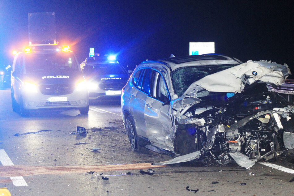 Der BMW-Fahrer wurde bei dem Unfall verletzt und musste ins Krankenhaus.
