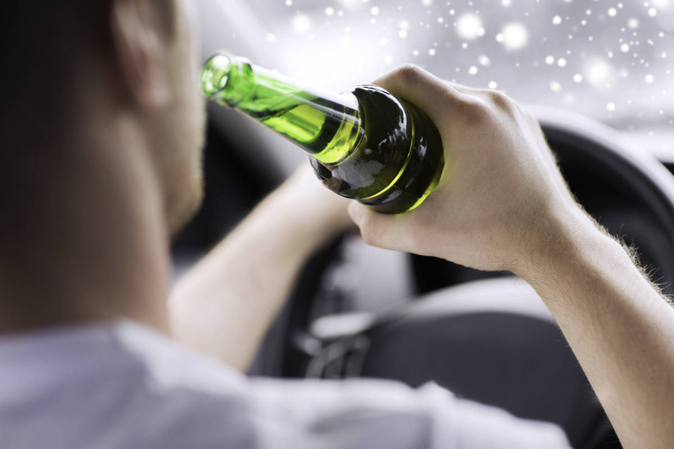 Freihändig, oben ohne und sturzbesoffen: Auto-Party wird Fahrer (28) zum Verhängnis