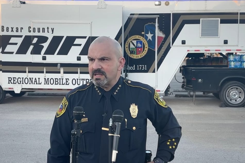 Sheriff Javier Salaza informierte die Öffentlichkeit über den tragischen Fall.