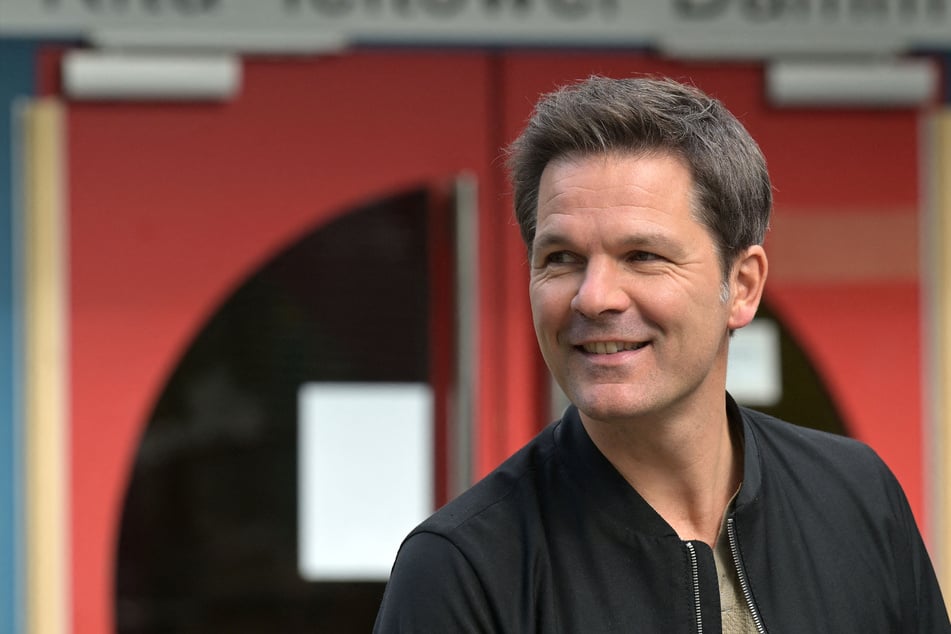SPD-Spitzenkandidat Steffen Krach (47) macht trotz Ermittlungen weiter Wahlkampf.
