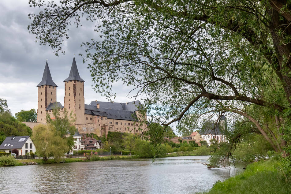 Im Schloss Rochlitz geht es märchenhaft zu und bei einer Besichtigung könnt Ihr auch gleich Euer Wissen rund um die Märchen testen.