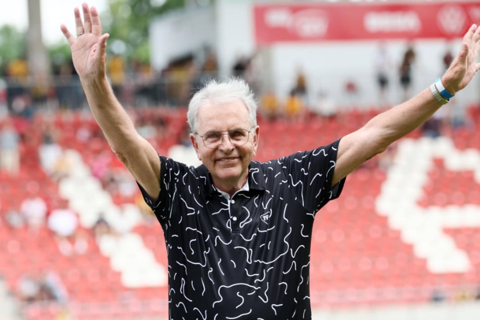 Torwart-Legende Jürgen Croy (79) freut sich über das Engagement rund um den ehemaligen Zwickauer Fußball-Tempel.