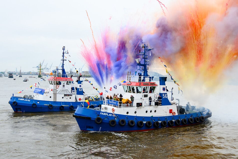 Hamburg: Nach Einlauf- folgt Auslaufparade: Hamburger Hafengeburtstag feiert Abschluss