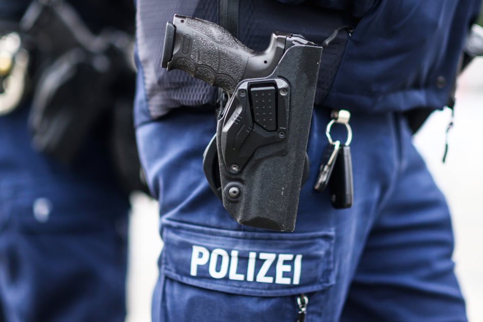 Eine Dienstwaffe der Frankfurter Polizei war verschwunden, konnten nun allerdings doch wieder aufgefunden werden. (Symbolbild)