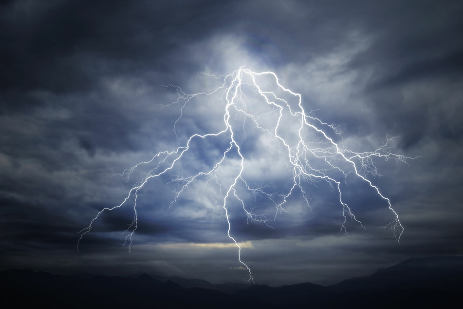 Durch das heftige Gewitter in England kam es am Dienstag zu einem tödlichen Unglück. (Symbolbild)