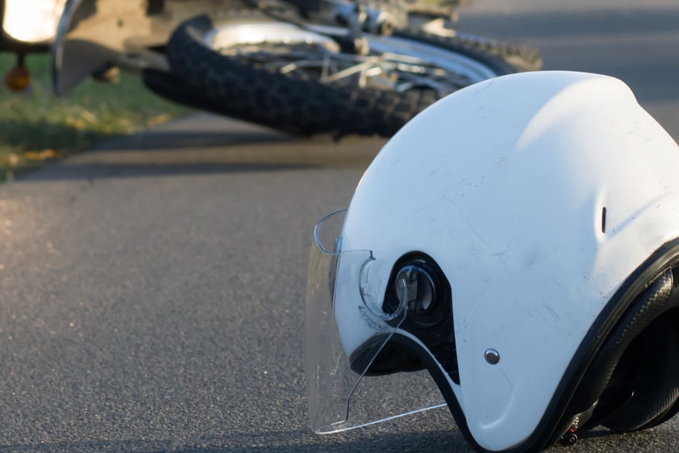 Der Motorradfahrer erlag seinen Verletzungen. (Symbolbild)