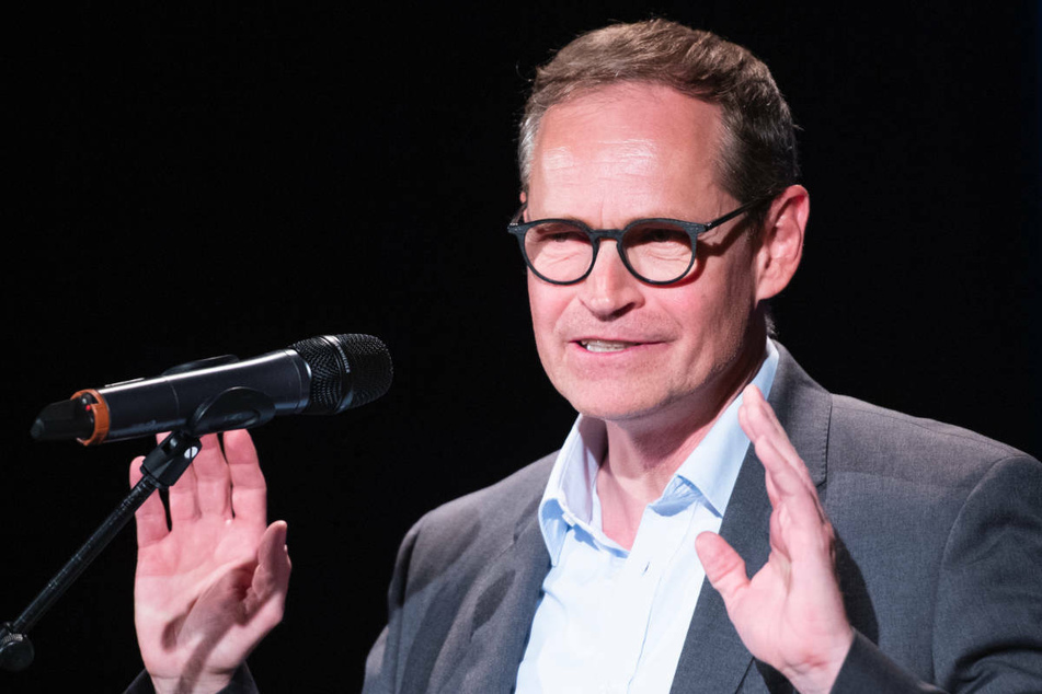 Am Montag hat Berlins Regierender Bürgermeister Michael Müller Pläne verteidigt, nach denen Kindern ab 12 Jahren ein Corona-Impfangebot gemacht werden soll.