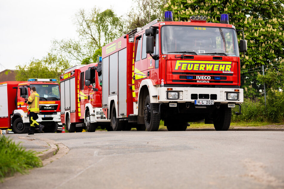 Am Dienstagabend stand eine Doppelhaushälfte in Flammen. Trotz aller Löschversuche der Feuerwehr erlag ein Rentner (88) seinen Verletzungen. (Symbolbild)