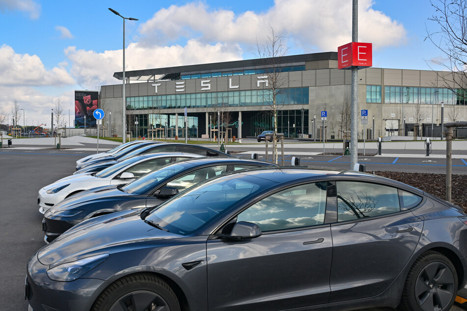 Die Tesla-Fabrik steht nach dem Brandanschlag still.