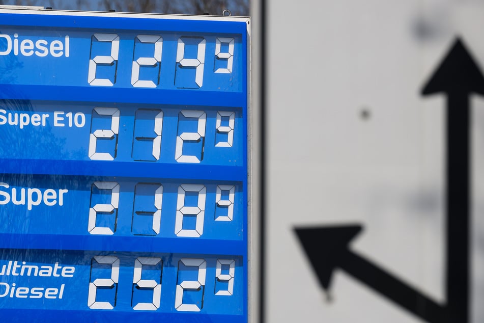 Tanken wird immer teurer: Zocken uns die Ölkonzerne ab?