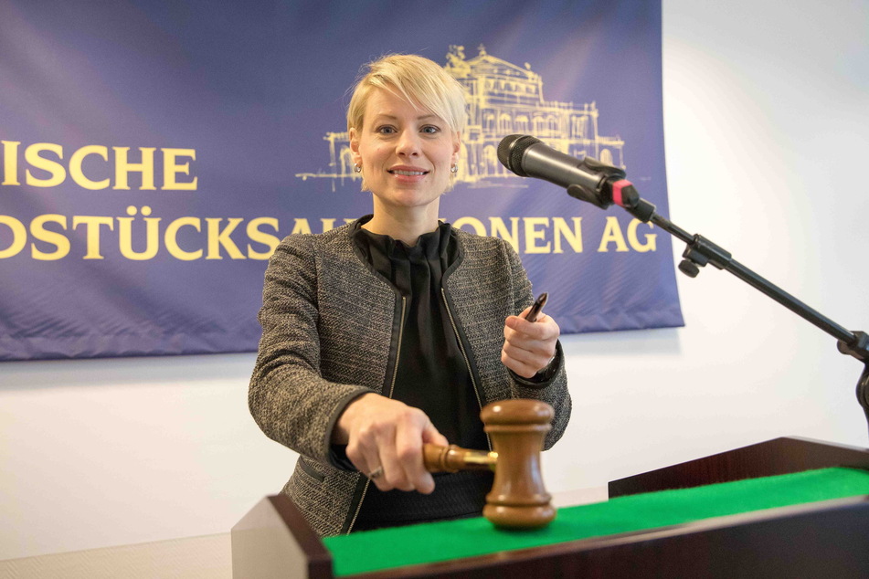 Katja Müller-Pflugbeil ist Vereidigter Auktionator bei der Sächsischen Grundstücksauktionen AG.