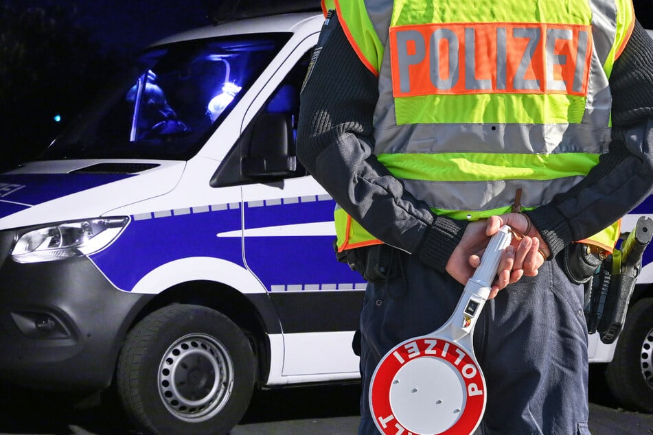 Die L3283 bei Solms westlich von Wetzlar wurde infolge des Crashs bis in den frühen Freitagmorgen hinein voll gesperrt. (Symbolbild)